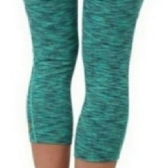 Lucy Hatha Capri Leggings in Spacedye Green - Picture 5 of 5